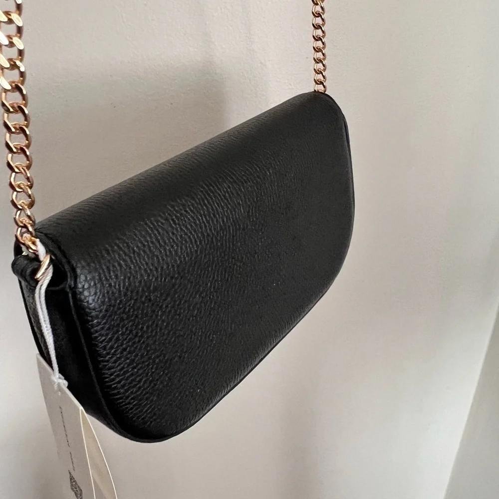 TORY BURCH• CHELSEA CROSSBODY PEBBLE LEATHER BLACK GOLD LOGO